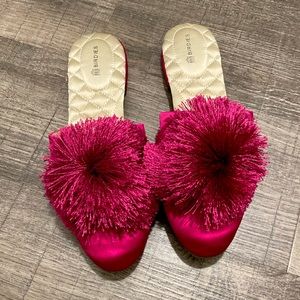 The Songbird Birdies slippers in Fuchsia. Size 7.